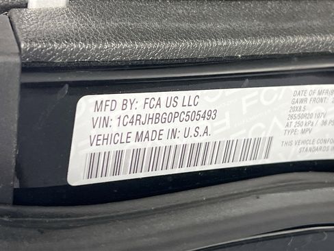 Used 2023 Jeep Grand Cherokee Limited w/ Black Appearance Package image 30