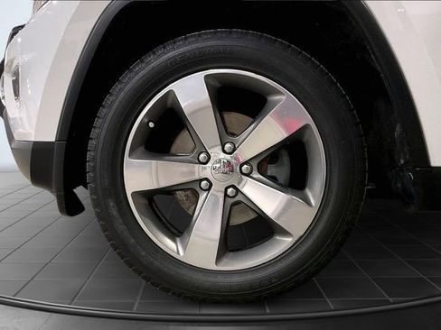 Used 2014 Jeep Grand Cherokee Limited image 9