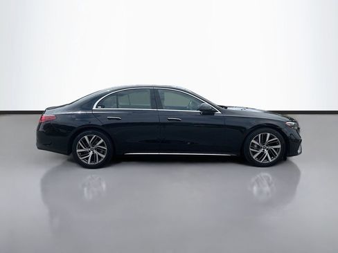 Used 2024 Mercedes-Benz E 350 4MATIC Sedan image 2