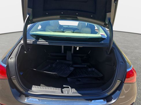 Used 2025 Mercedes-Benz E 350 Sedan image 12