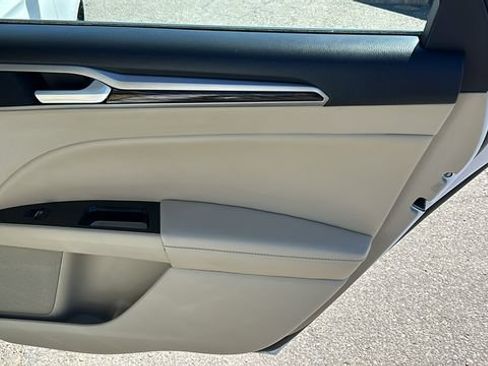 Used 2016 Ford Fusion Energi SE FWD image 12