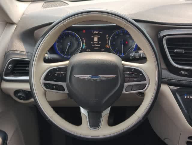 Certified 2018 Chrysler Pacifica Limited FWD image 26
