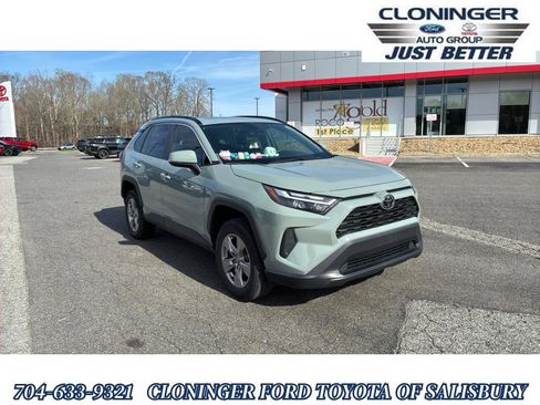 Used 2022 Toyota RAV4 XLE w/ Convenience Package image 1
