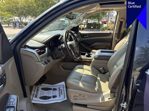 Used 2020 Chevrolet Suburban LT w/ Luxury Package AWD/4WD image 10