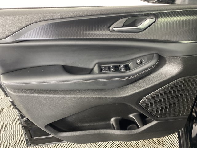 Used 2024 Jeep Grand Cherokee Altitude AWD/4WD image 16