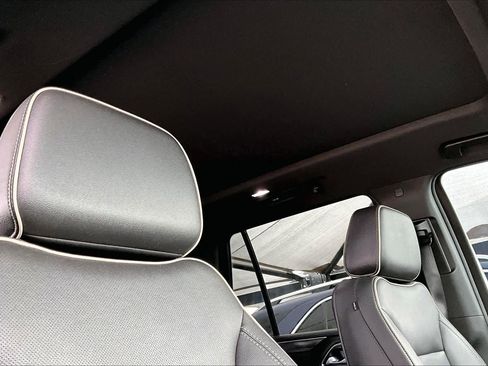 Used 2022 GMC Yukon SLT w/ SLT Premium Package image 14