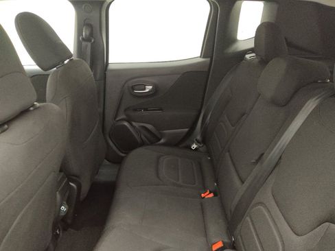 Used 2021 Jeep Renegade Latitude w/ Convenience Group image 18