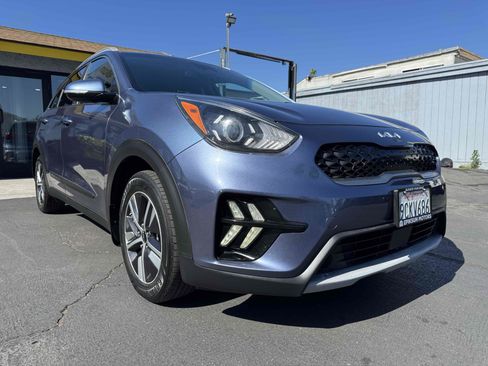 Used 2022 Kia Niro EX FWD image 3