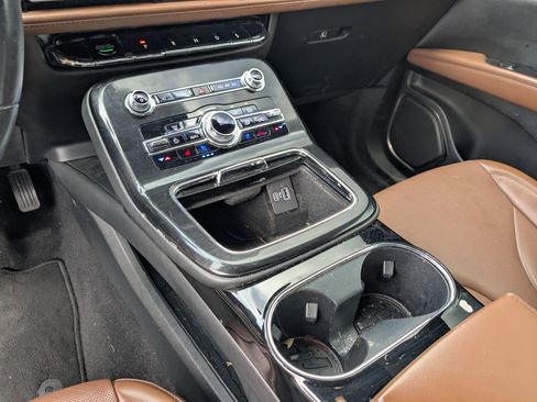 Used 2022 Lincoln Nautilus Reserve FWD image 19
