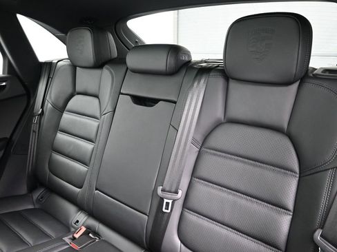 Used 2026 Porsche Macan image 6