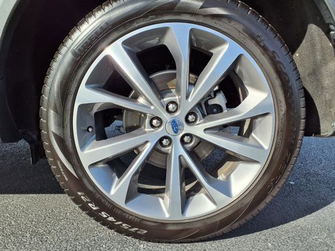 Used 2025 Ford Explorer Platinum w/ Ultimate Package image 38