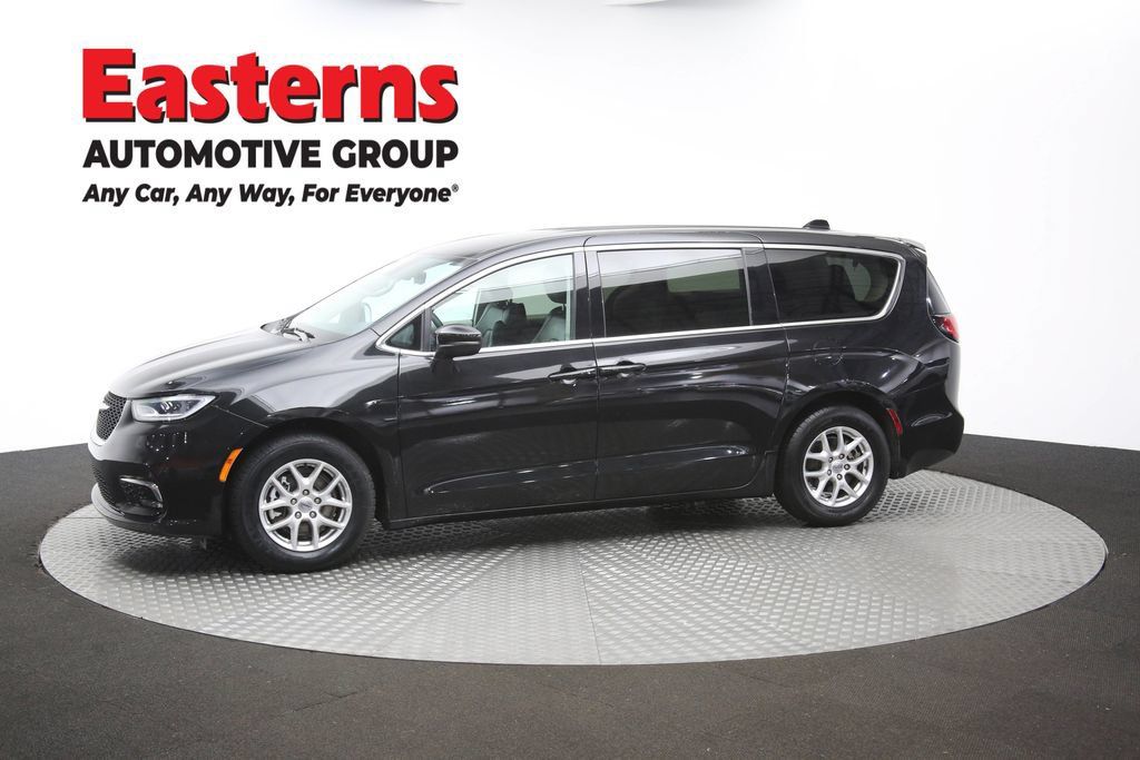 Used 2023 Chrysler Pacifica Touring-L FWD image 62