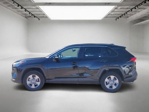 Used 2025 Toyota RAV4 XLE AWD/4WD image 2