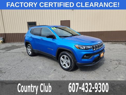Used 2024 Jeep Compass Latitude w/ Convenience Group AWD/4WD image 1
