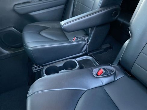 Used 2022 Toyota Highlander XLE image 26