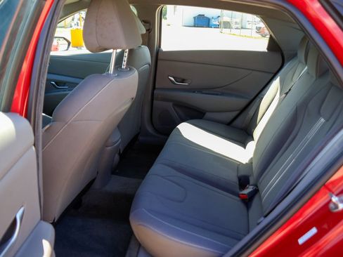 Used 2023 Hyundai Elantra SEL FWD image 9
