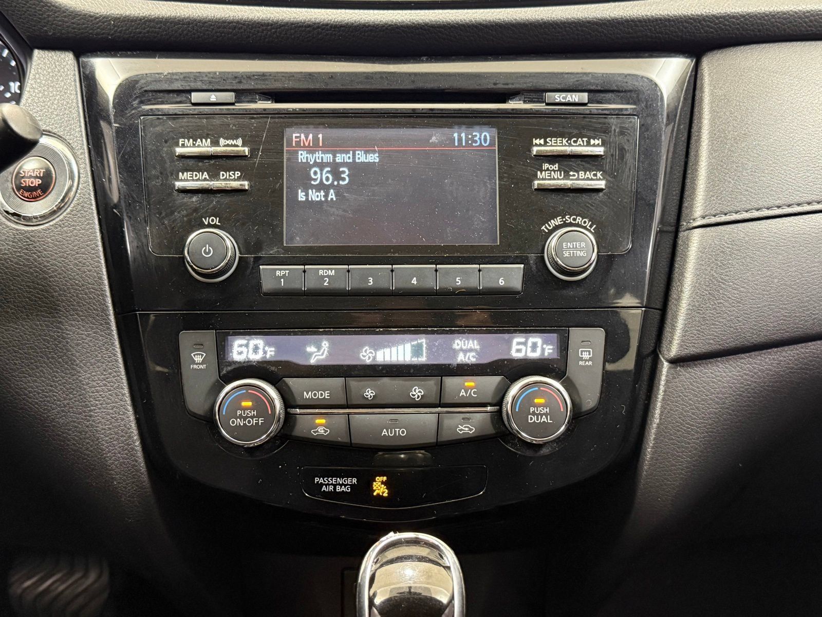 Used 2017 Nissan Rogue SV FWD image 25