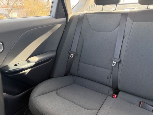 Used 2025 Kia K4 LXS image 38