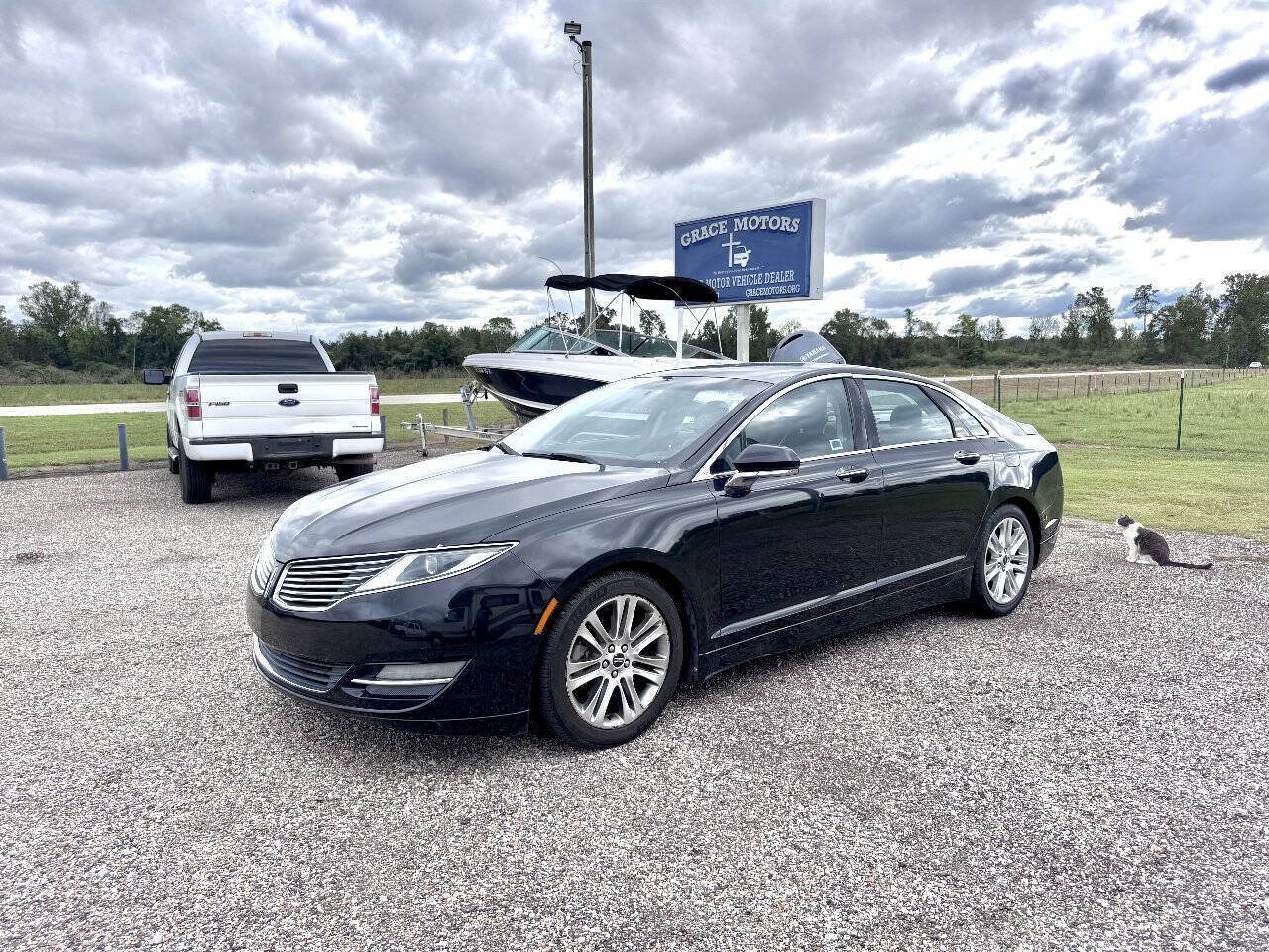 Used 2014 Lincoln MKZ FWD image 2