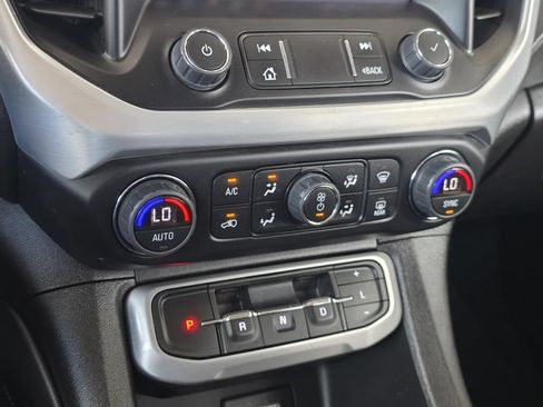 Used 2023 GMC Acadia SLE w/ Driver Convenience Package FWD image 18