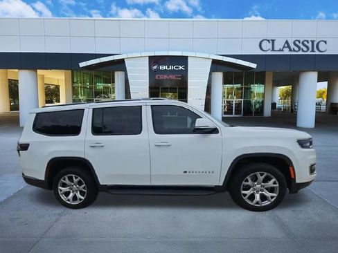 Used 2022 Jeep Wagoneer Series I w/ Premium Group I AWD/4WD image 9