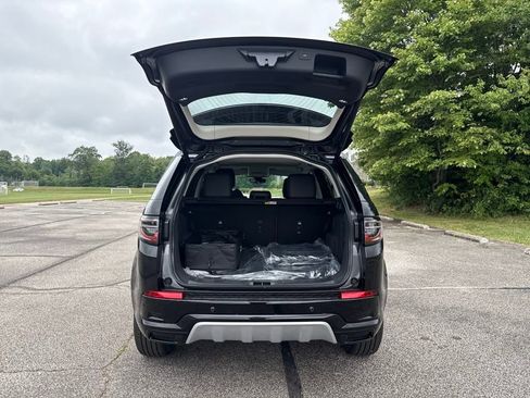 New 2025 Land Rover Discovery Sport S image 9