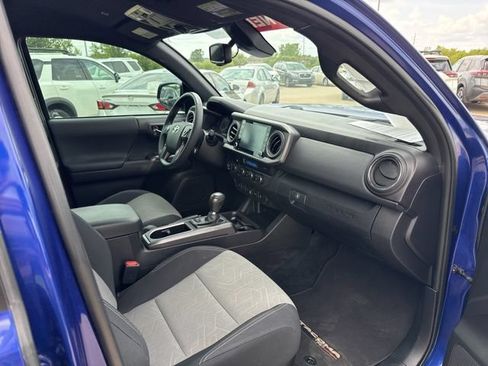 Used 2023 Toyota Tacoma TRD Off-Road w/ Technology Package AWD/4WD image 18