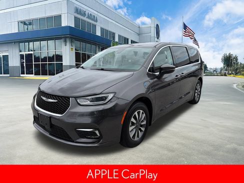 Used 2023 Chrysler Pacifica Touring-L FWD image 9