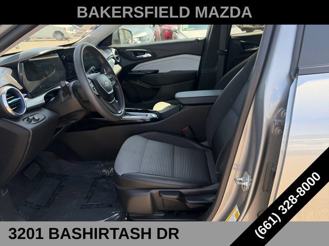 Used 2025 Chevrolet Trax LT FWD image 9