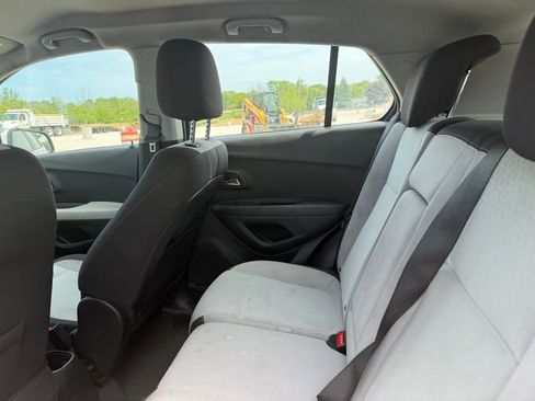 Used 2020 Chevrolet Trax LS FWD image 4