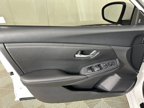 Used 2024 Nissan Sentra SV FWD image 11
