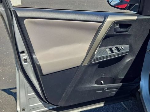 Used 2015 Toyota RAV4 LE FWD image 29