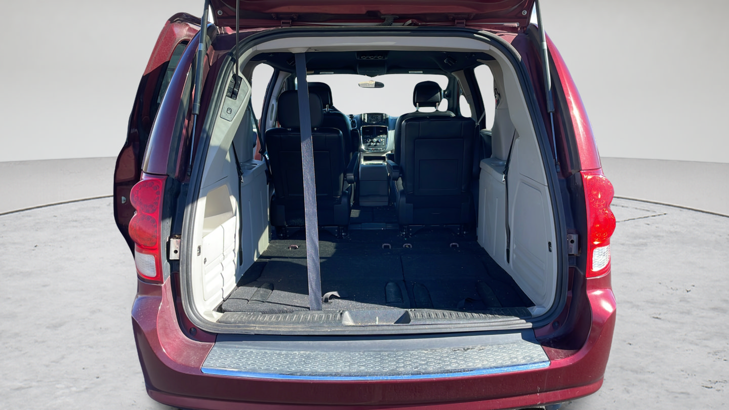 Used 2018 Dodge Grand Caravan SXT FWD image 12