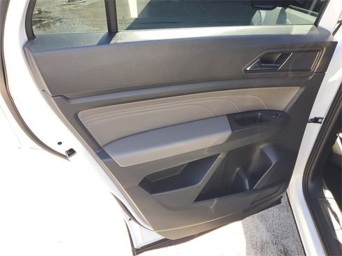 Used 2023 Volkswagen Atlas Cross Sport SE image 28