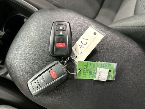 Used 2023 Toyota RAV4 XLE AWD/4WD image 12