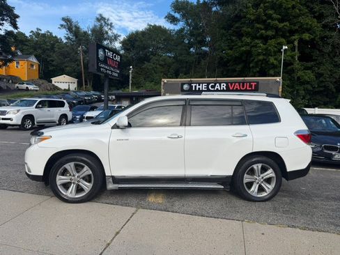 Used 2012 Toyota Highlander Limited w/ Tow Pkg AWD/4WD image 3