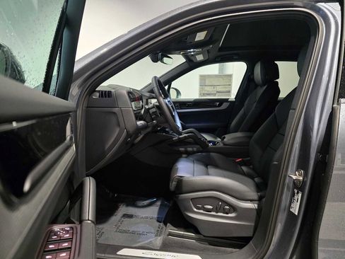 New 2026 Porsche Cayenne image 3