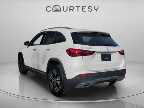 Used 2025 Mercedes-Benz GLA 250 GLA 250 image 2