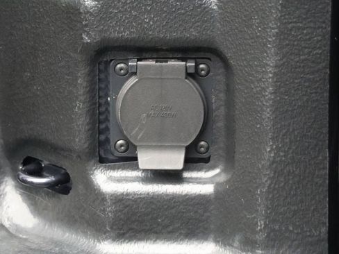 Used 2025 GMC Sierra 1500 SLT image 12