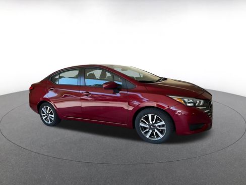 Used 2025 Nissan Versa SV image 2