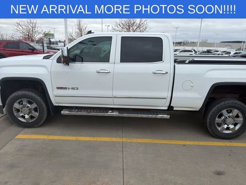 Used 2015 GMC Sierra 2500 SLT w/ Duramax Plus Package AWD/4WD image 5