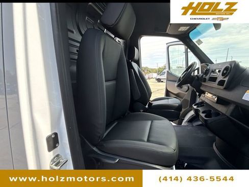 Used 2025 Mercedes-Benz Sprinter 2500 image 24