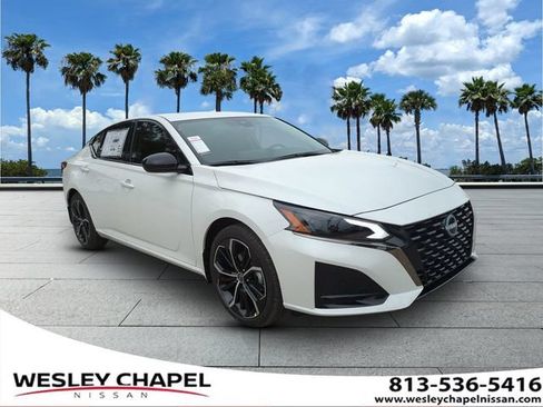 New 2025 Nissan Altima 2.5 SR w/ SR Premium Package FWD image 1