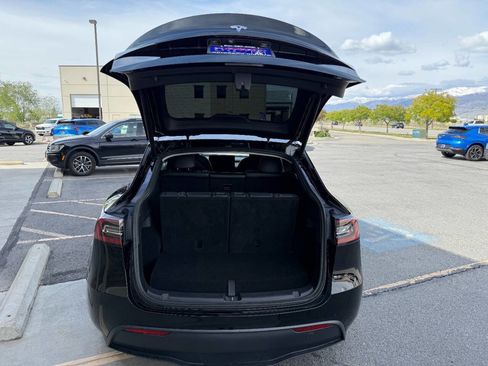 Used 2021 Tesla Model Y Long Range AWD/4WD image 18