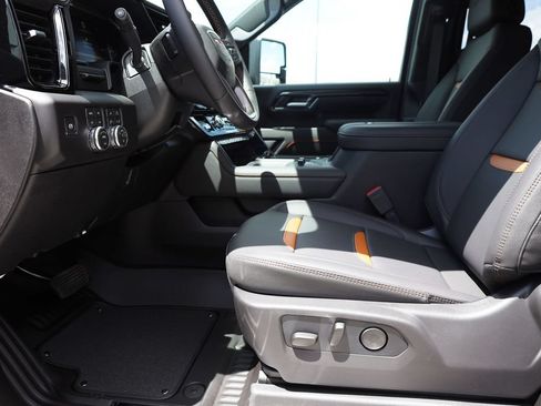 New 2026 GMC Sierra 3500 AT4 w/ AT4 Premium Plus Package AWD/4WD image 11