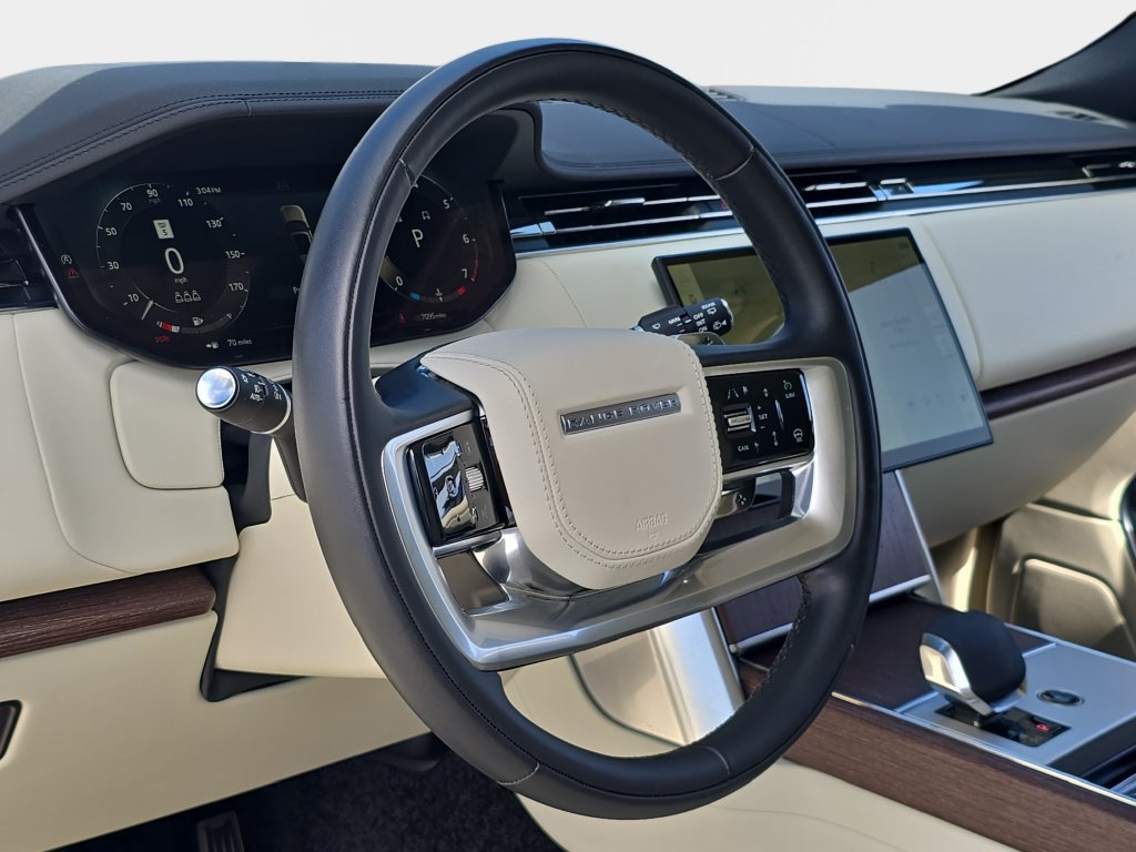 Certified 2025 Land Rover Range Rover SE AWD/4WD image 17