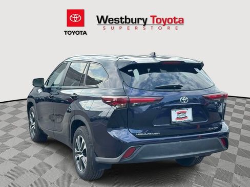 Certified 2025 Toyota Highlander XLE AWD/4WD image 11