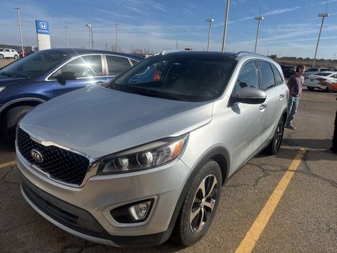 Used 2016 Kia Sorento EX w/ EX Touring Package image 3