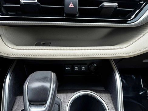 Used 2021 Toyota Highlander Platinum image 33