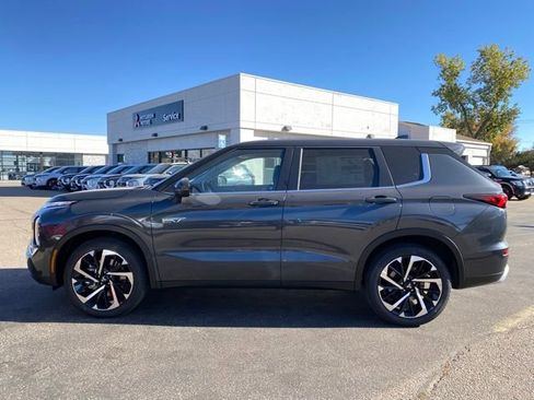 New 2025 Mitsubishi Outlander SE image 2